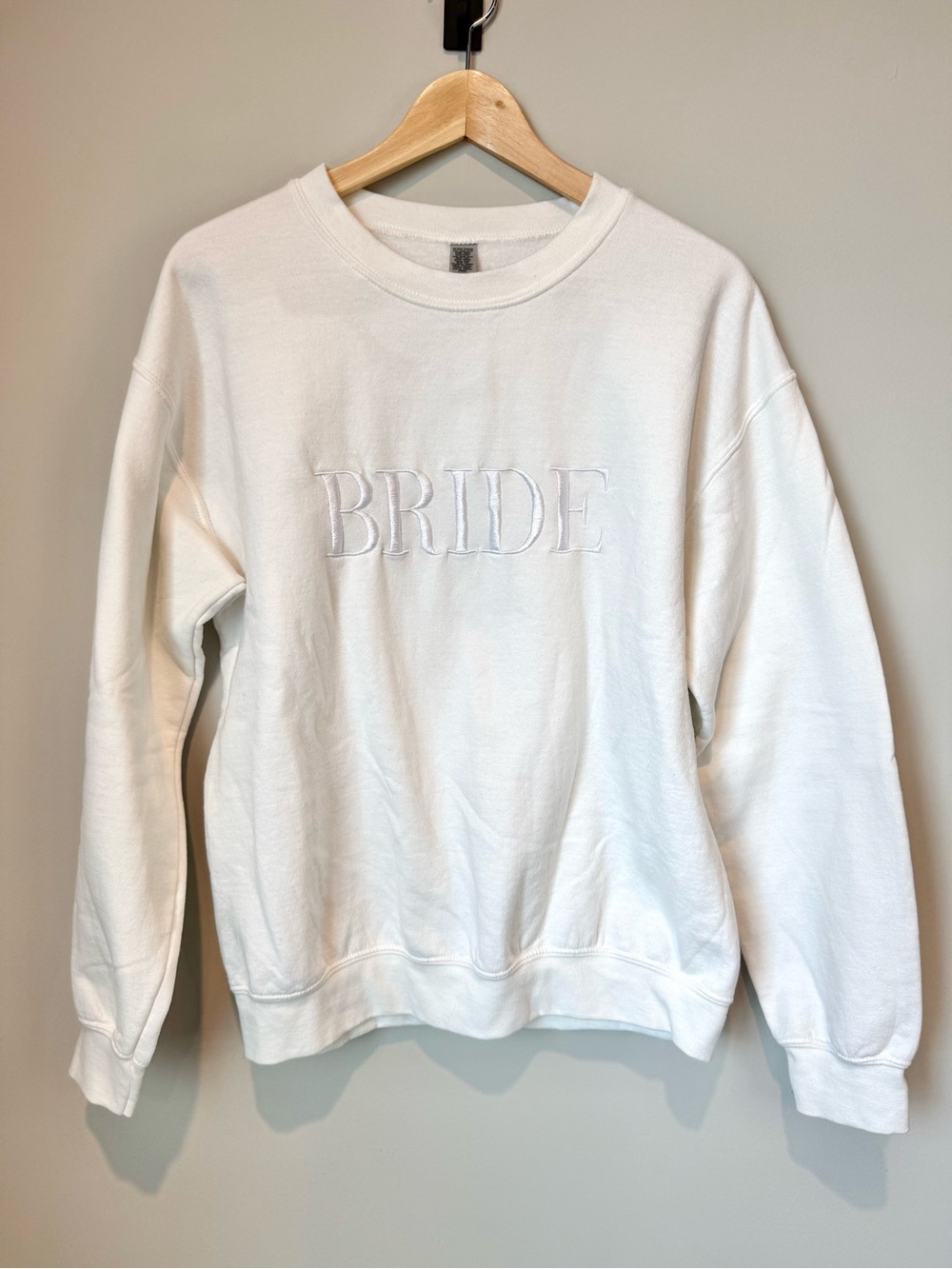 White 'BRIDE' Bridal Embroidered Crewneck Sweatshirt Medium